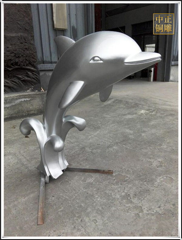 不锈钢喷水海豚雕塑.jpg