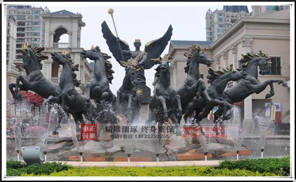 门前铜马雕塑.jpg
