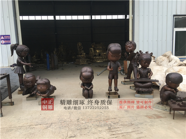 小区人物雕塑.jpg
