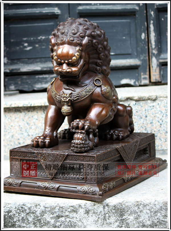 供应铜狮子雕塑.jpg