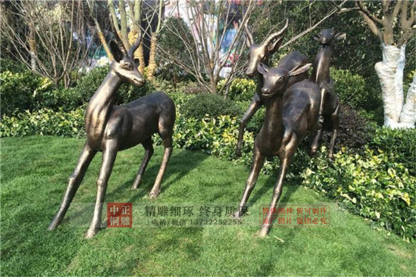 鹿铜雕.png