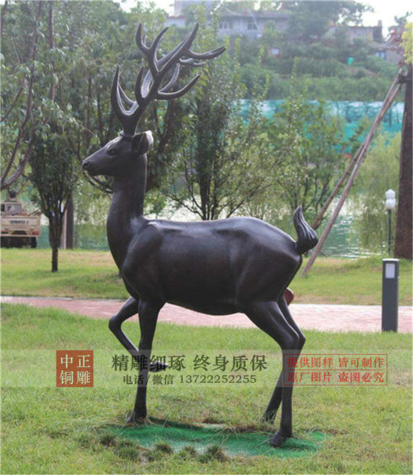 铜鹿雕像.jpg