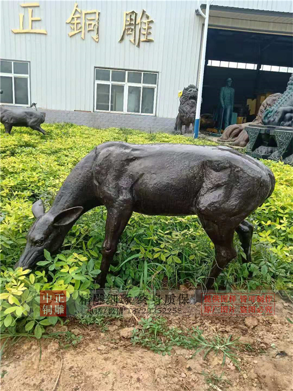 小鹿铜雕.jpg