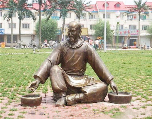 中医抓药雕塑.jpg