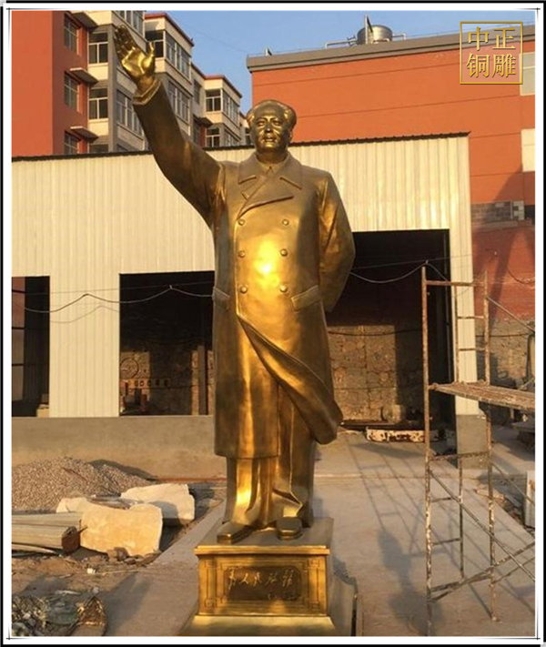 大型毛主席雕塑.jpg