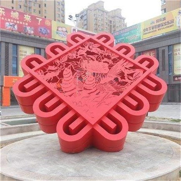 中国结雕塑.jpg