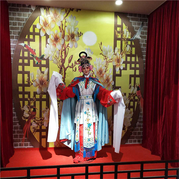 商场戏曲文化雕塑.jpg
