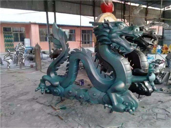 青铜龙雕塑.jpg