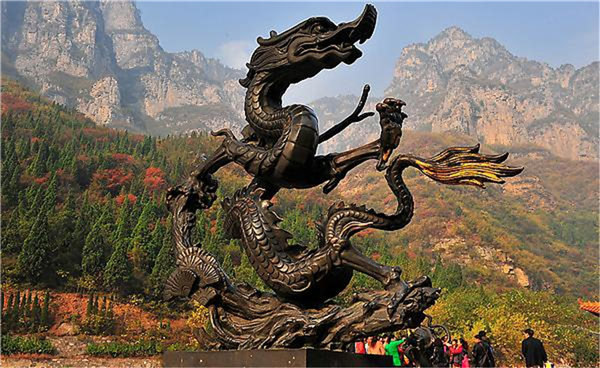 景区龙雕塑图片.jpg
