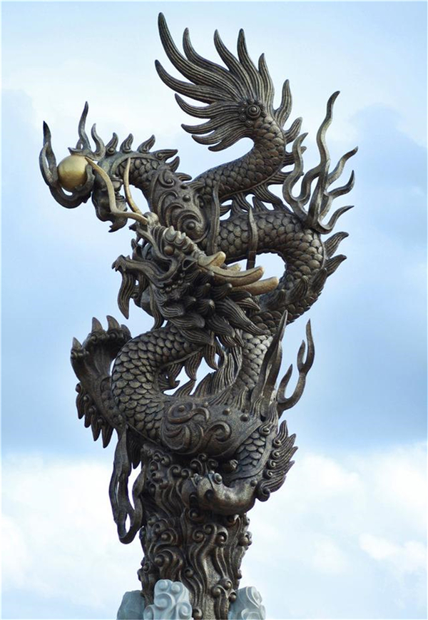 广场铜龙雕塑.jpg