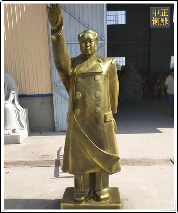 毛主席挥手雕塑.jpg