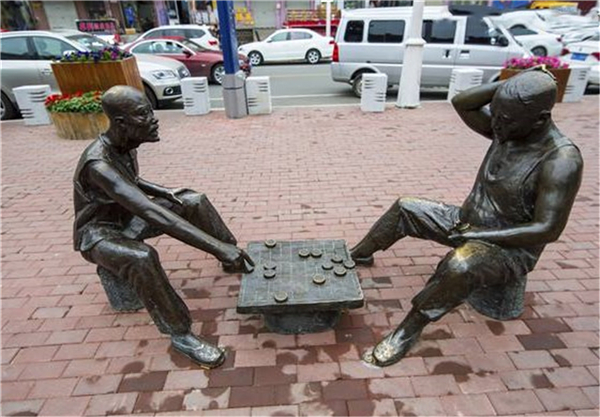 下棋铜雕塑.jpg