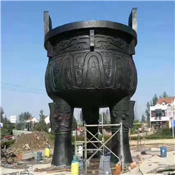 双耳圆铜鼎