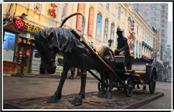 步行街铜马雕塑