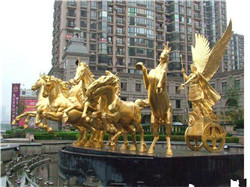 广场铜马雕塑
