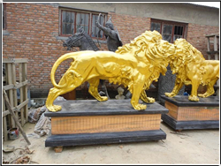 贴金铜狮子雕塑
