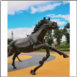 驰骋铜马雕塑