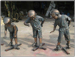 三个小孩公园雕塑