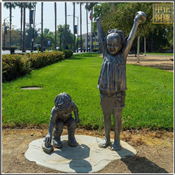公园玩耍人物铜雕塑
