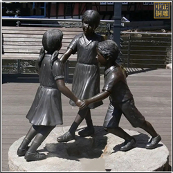 儿童玩耍广场铜雕塑