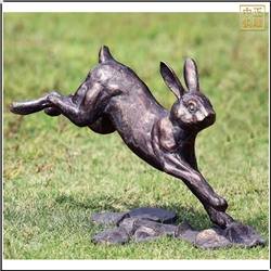 奔跑的小兔子铜雕塑