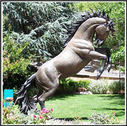 公园铜马雕塑