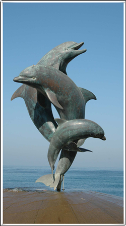 海边海豚雕塑