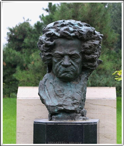 贝多芬西方人物雕塑图片