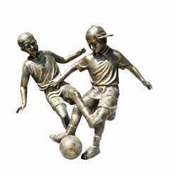 铸铜踢足球人物雕塑
