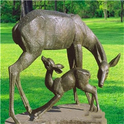 母子鹿雕塑